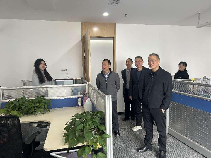 朱杰斌、程三平、汤曙光 亲切看望慰问公司党员干部职工｜向各级领导、股东单位领导、广大消费者和公司广大党员干部职工恭贺新(xīn)年